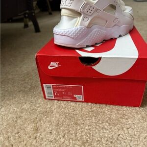 Nike Kids White Huarache Sneakers